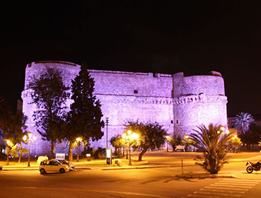 Castello Aragonese di Reggio Calabria illuminato di notte